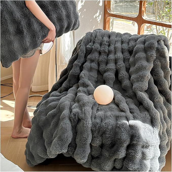 Lola Blankets™