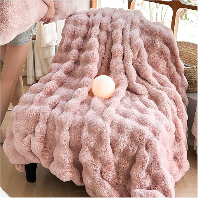 Lola Blankets™