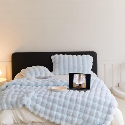 Lola Blankets™