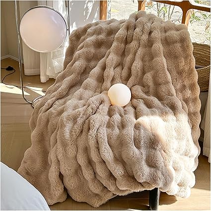 Lola Blankets™